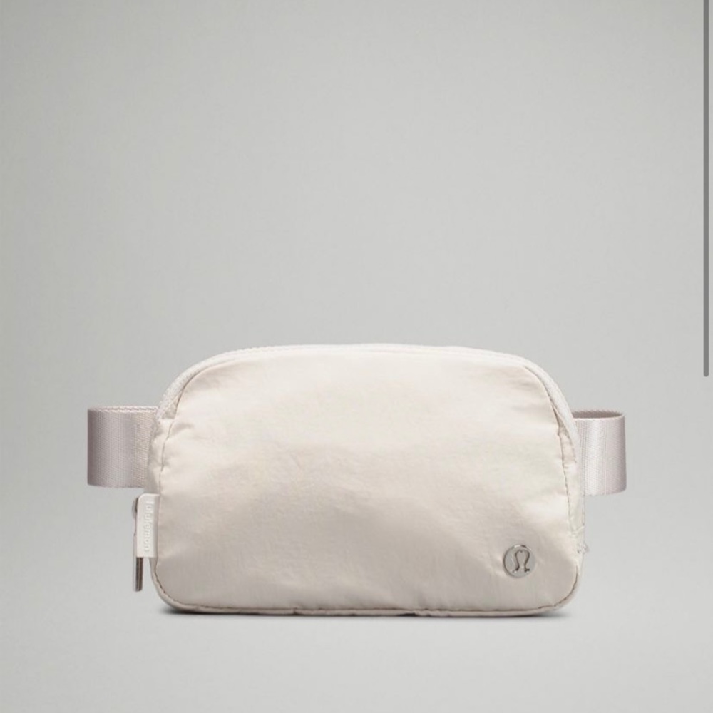 NWT Lululemon everywhere belt bag in white opal